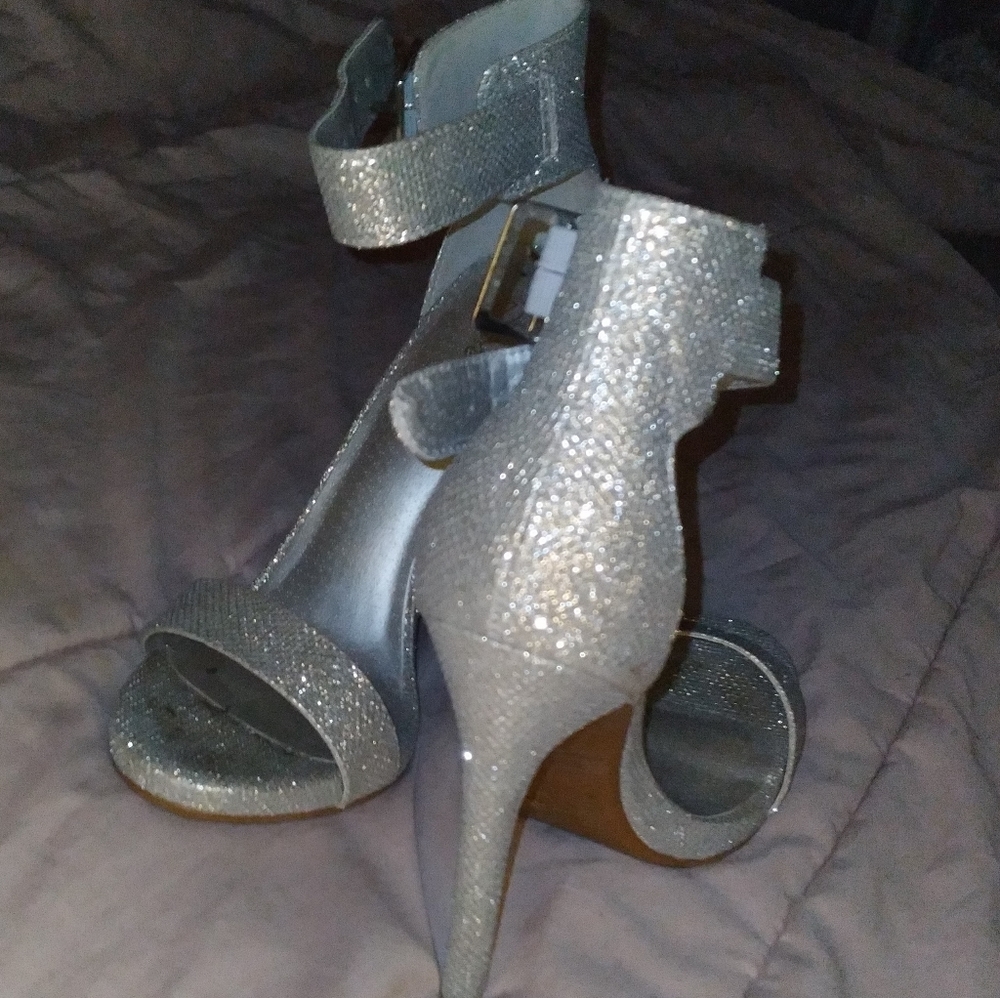 Heels - Picture 2 of 2